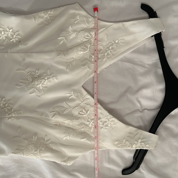 Minuet lace bridal/ or party dress - Picture 13 of 14